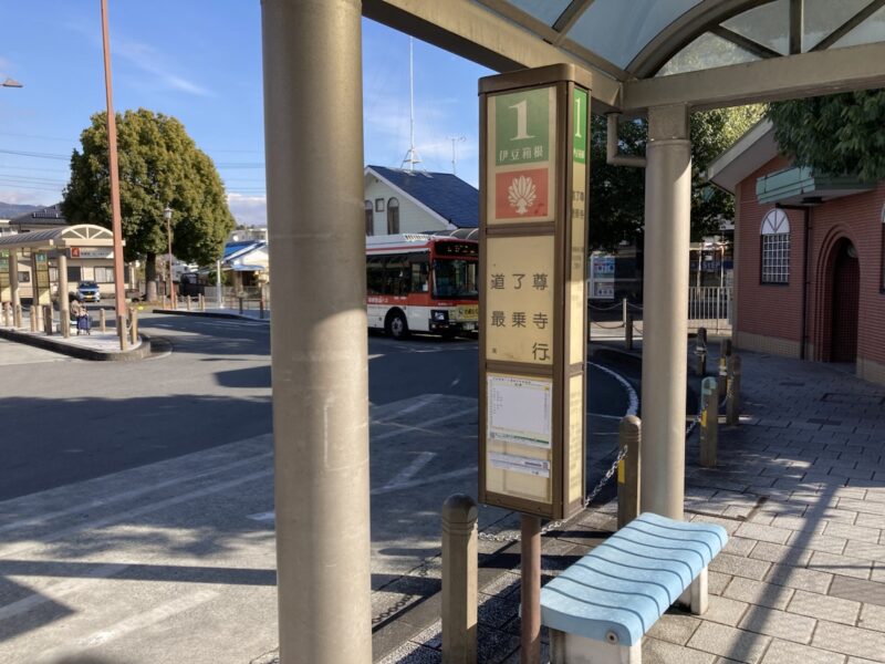 大雄山駅バスロータリー